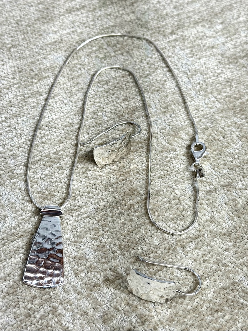 Silpada Hammered Silver Pendant Necklace and Earrings Set - Picture 4 of 14
